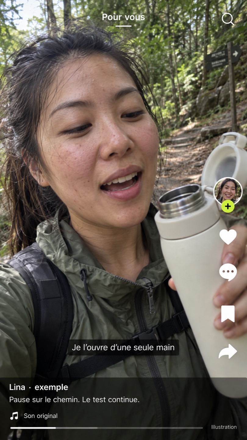Lina utilise sa gourde en randonnée dans une capture sociale illustrative